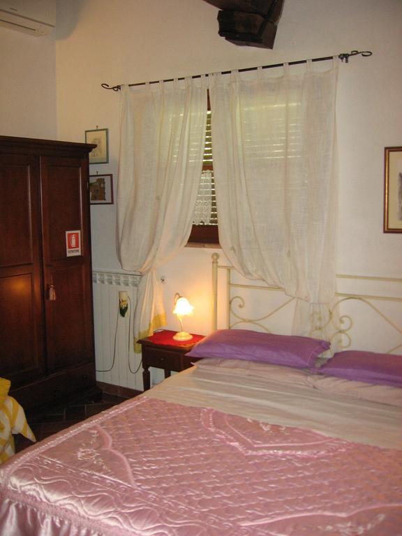 La Capanna Di Sovestro Hotel San Gimignano Værelse billede
